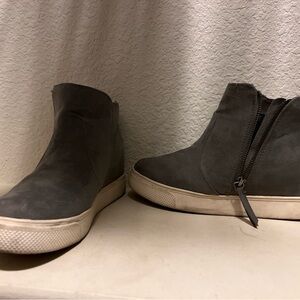 Universal Thread Gray High-Top Sneakers